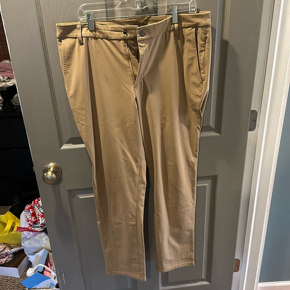 Birddogs stretch khakis. Jeff Pesos